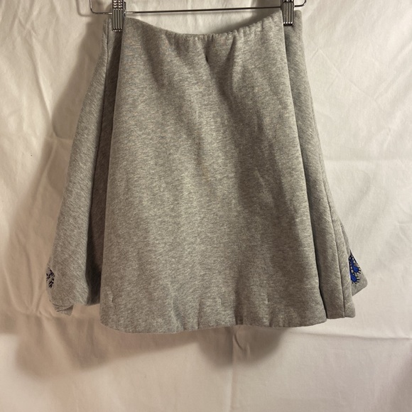 Grey skirt with navy details. - Picture 3 of 3
